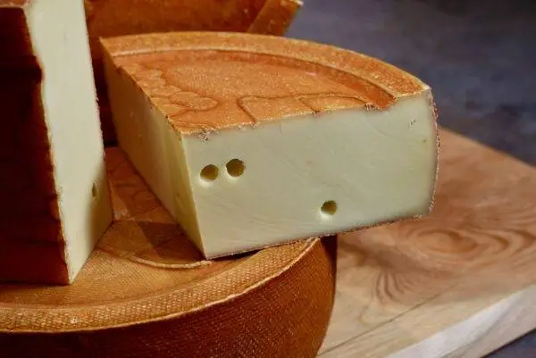 Mont Vully à croûte rouge